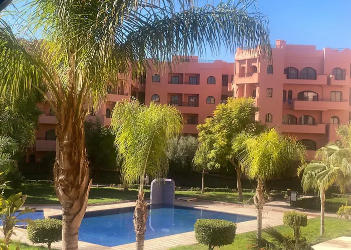 Un Moderne Chic Appartement Vue Sur Piscine