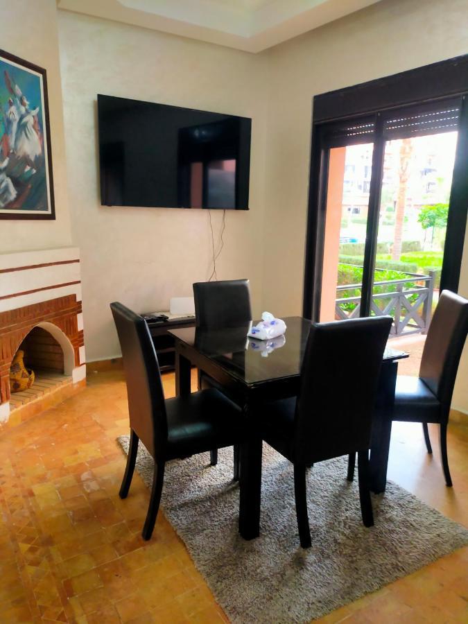 Un Moderne Chic Vue Sur Piscine Appartement Marrakesh